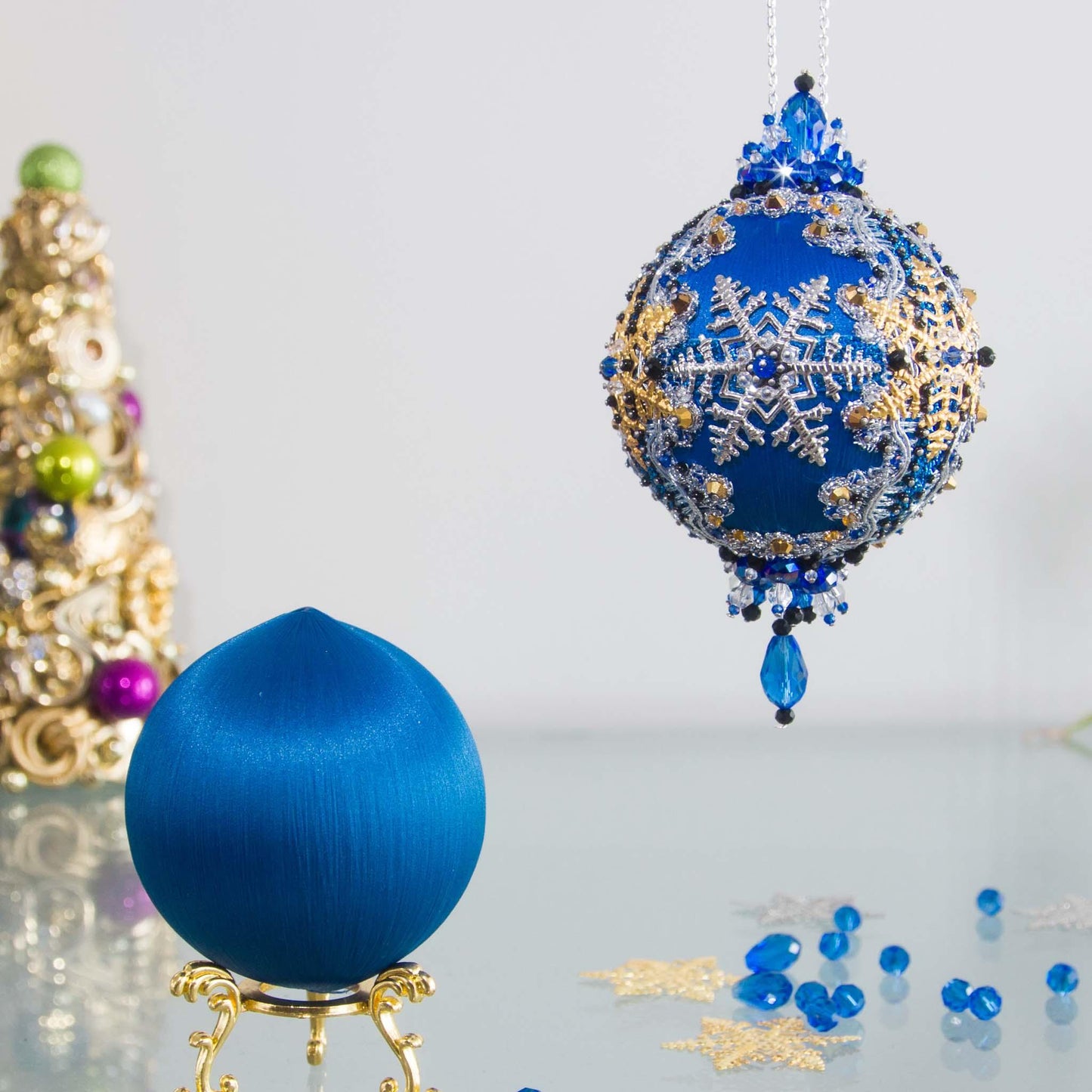 Beaded Sequin Christmas Satin Ornament Push Pin
Vintage (Blue)
