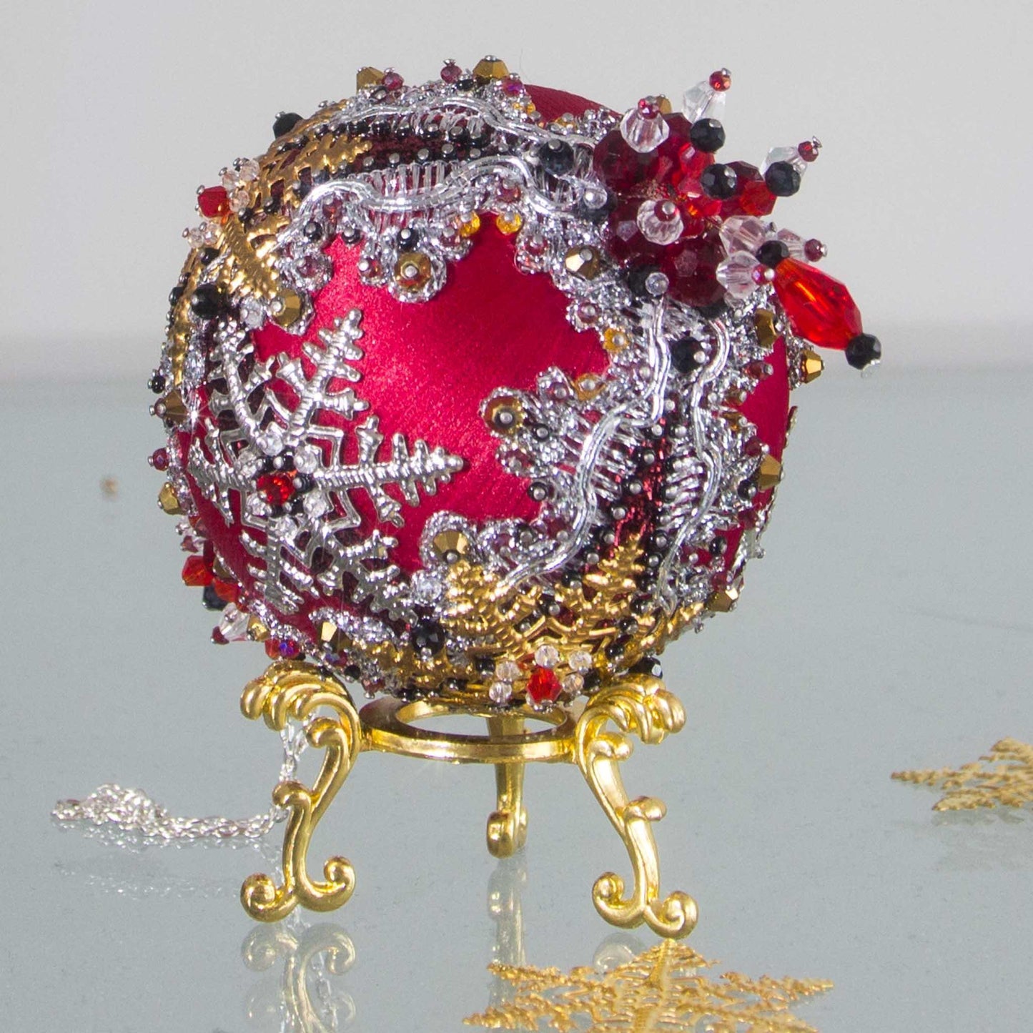 Beaded Sequin Christmas Satin Ornament Push Pin Bottom Detail DIY Vintage (Red)
Snowflakes