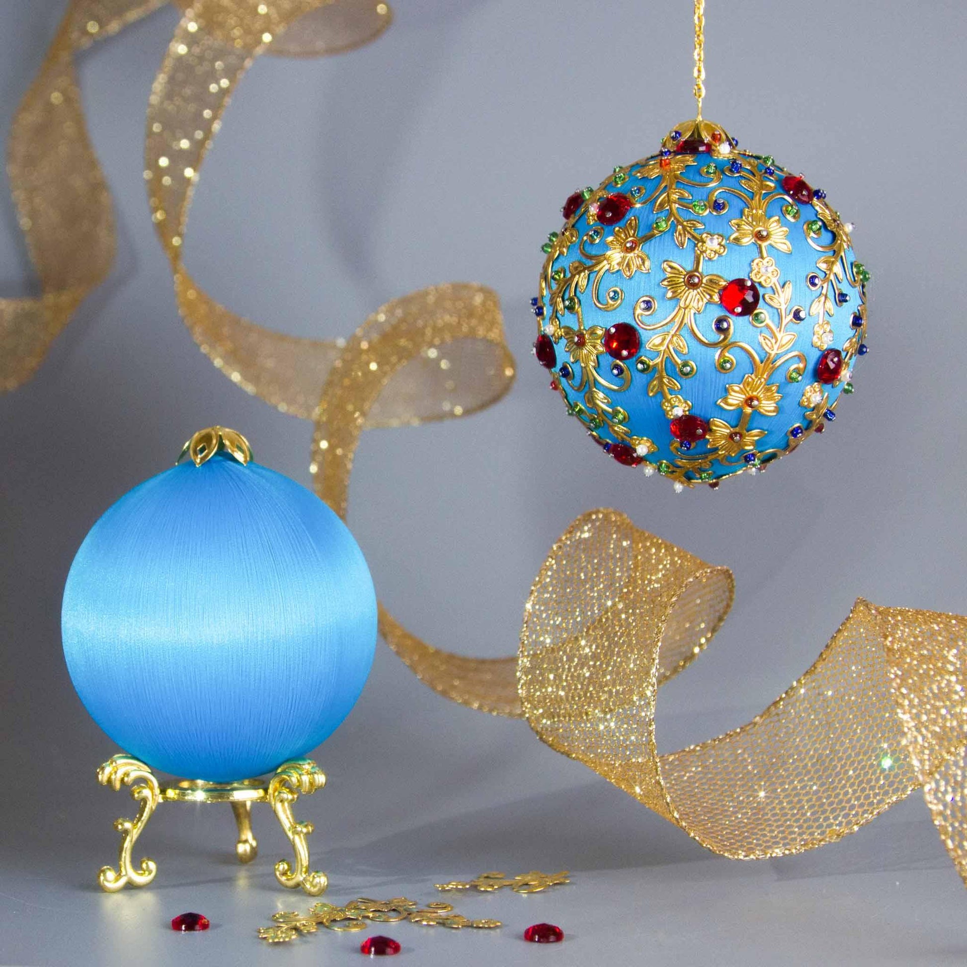 Quam Beginner-Friendly Push Pin Ornament Kit features gold metal stampings, red rhinestones, and gold chain. (Sky Blue)